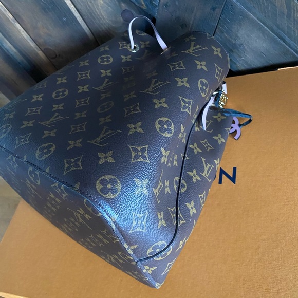 💕TRADED💕Louis Vuitton NeoNoe monogram rose crossbody purse bag - Picture 14 of 16